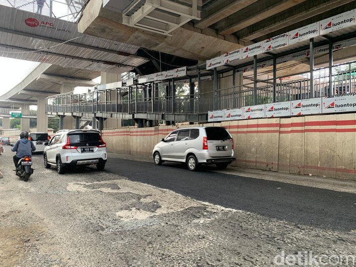 Jl HR Rasuna Said rusak, 13 Juli 2022. (Mulia Budi/detikcom)