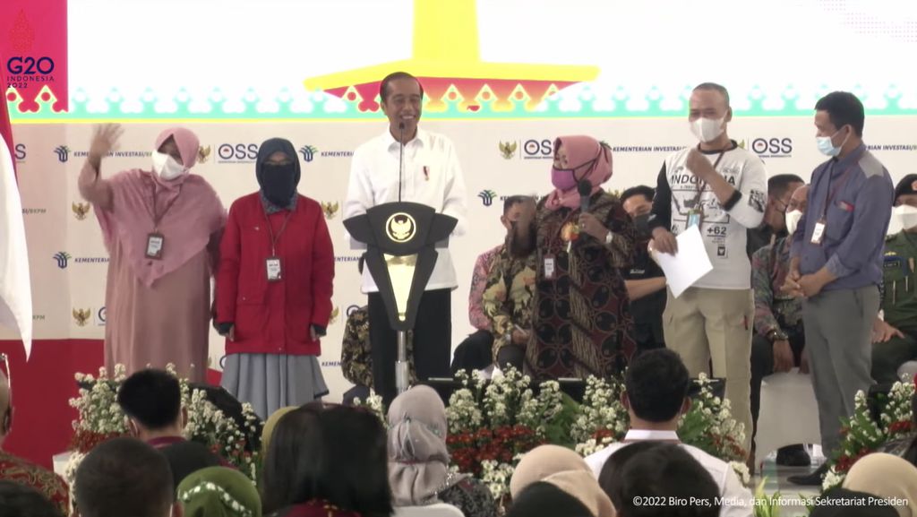Jokowi di acara Pemberian Nomor Induk Berusaha Pelaku UMK Perseorangan Tahun 2022, Jakarta, 13 Juli 2022