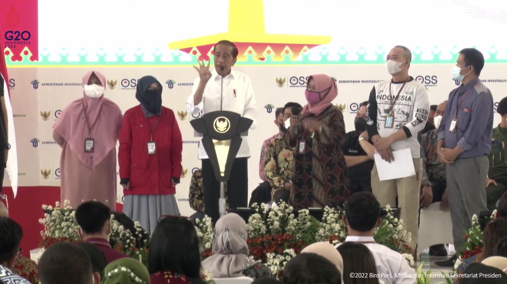 Jokowi di acara Pemberian Nomor Induk Berusaha Pelaku UMK Perseorangan Tahun 2022, Jakarta, 13 Juli 2022