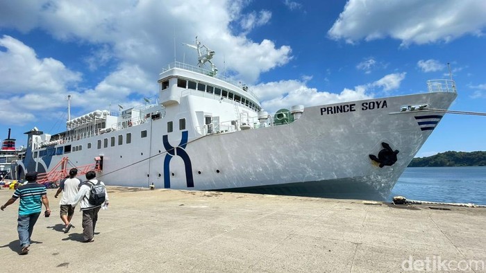 KM Primce Soya terbakar di Pelabuhan Parepare.