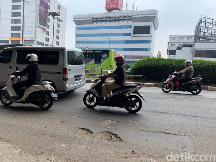 Kondisi Jl MT Haryono arah Pancoran dan Jl Jend Gatot Subroto arah Kuningan Jaksel, 13 Juli 2022. (Mulia Budi/detikcom)