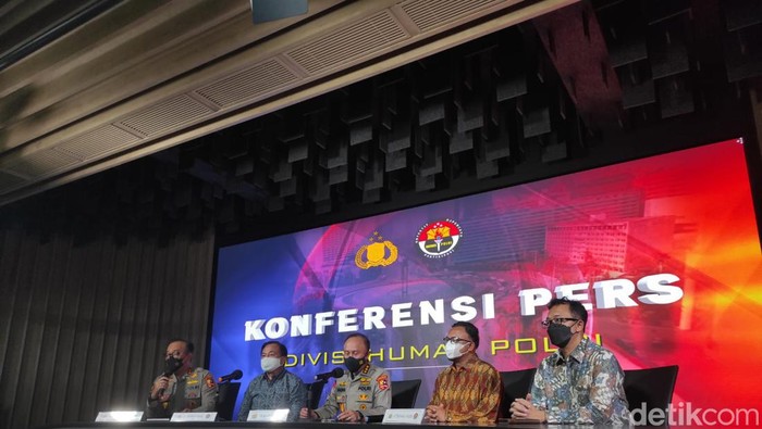 Konferensi pers tim khusus bentukan Kapolri