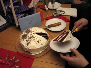 Bawa Kue Ultah untuk Kekasih, Wanita Ini Ditolak Calon Mertuanya