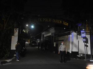 Polisi Datangi Ketua RT Kompleks Rumah Ferdy Sambo Tadi Malam, Ada Apa?