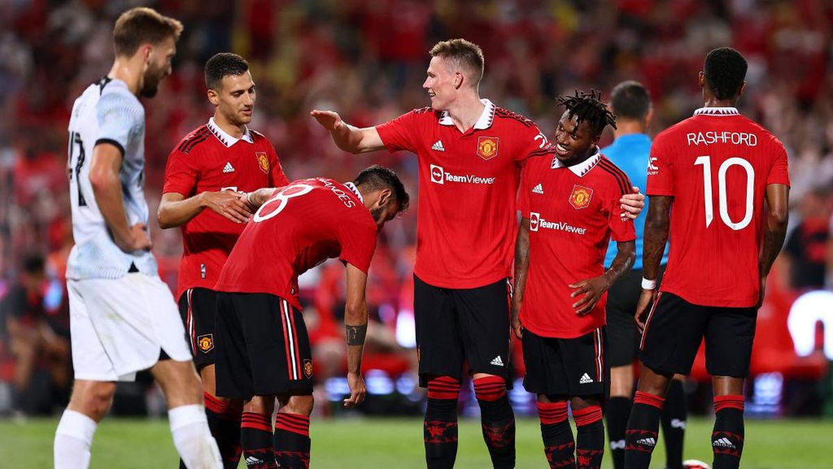 Manchester United mempesona dengan pressing tinggi ala Erik Ten Hag (Foto: Getty Images/Pakawich Damrongkiattisak)