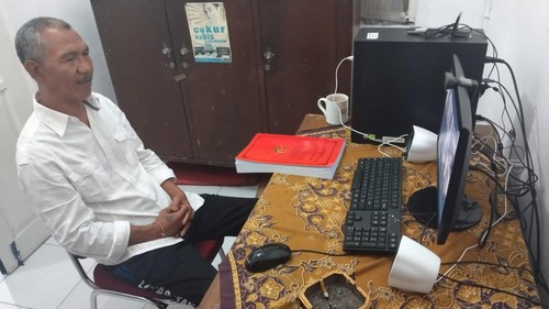 Mantan Bendesa Adat Sunantaya, I Gede Wayan Sutarja saat menjalani sidang pembacaan surat tuntutan secara daring awal Juni 2022 lalu.