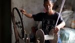 Wow... Di Jakarta Masih Ada yang Memintal Benang Secara Tradisional