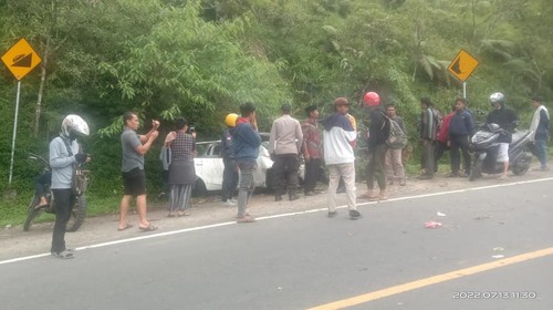 Mobil Datsun Go terjun ke jurang di Jalan Raya Pusuk Sembalun, Lombok Timur. Akibatnya, 3 dari 8 orang penumpang tewas di tempat, Rabu (13/7/2022).