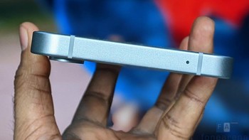 Ponsel ini memiliki baterai 4.500 mAh dengan dukungan fast charging 33W yang menjanjikan dapat mengisi 50% dalam 30 menit. Foto: Fonearena