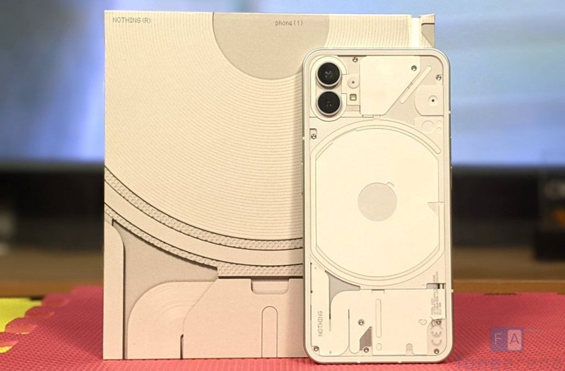Nothing Phone (1)