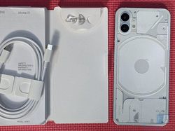 Wujud Nothing Phone (1), Mirip iPhone Tapi Tampilannya Lebih Unik