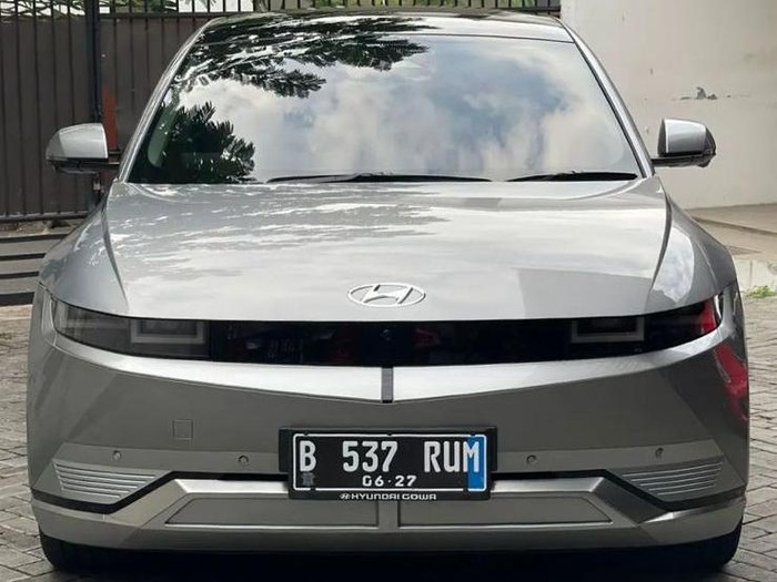 Pelat Nomor Mobil Listrik Influencer Ridwan Hanif