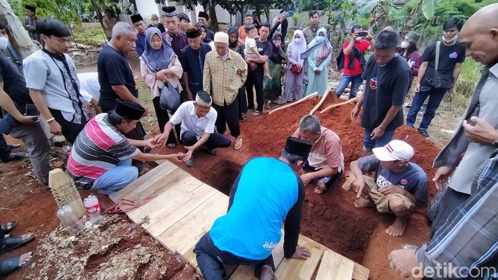 Pemakaman jenazah napi anak yang diduga tewas dianiaya.