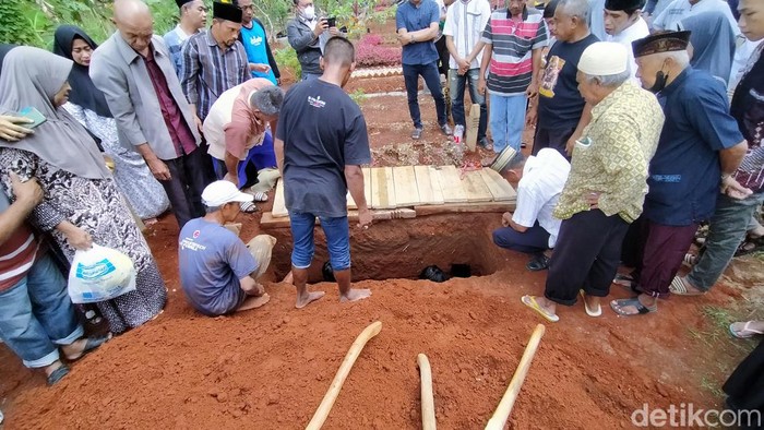 Pemakaman jenazah napi anak yang diduga tewas dianiaya.