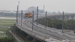 Melihat Aksi Kereta Pemasang Rel KCJB di Tegalluar Bandung