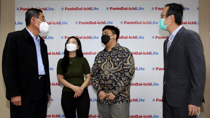 Pencairan Klaim Asuransi Rp 2 M Panin Dai-ichi Life kembali membayarkan klaim tutup usia kepada ahli waris salah satu nasabahnya dengan total nilai Rp 2 M. Begini potretnya.