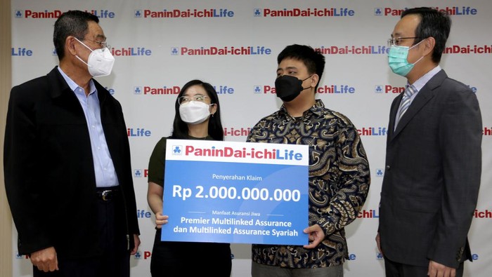 Panin Dai-ichi Life kembali membayarkan klaim tutup usia kepada ahli waris salah satu nasabahnya dengan total nilai Rp 2 M. Begini potretnya.
