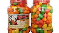 Jenis permen karet di era 1990-an juga banyak macamnya. Salah satu yang populer adalah permen karet bola atau permen karet telur dinosaurus. Permen ini memiliki warna-warni yang cerah dan rasanya sangat manis. Foto: dok. e-commerce