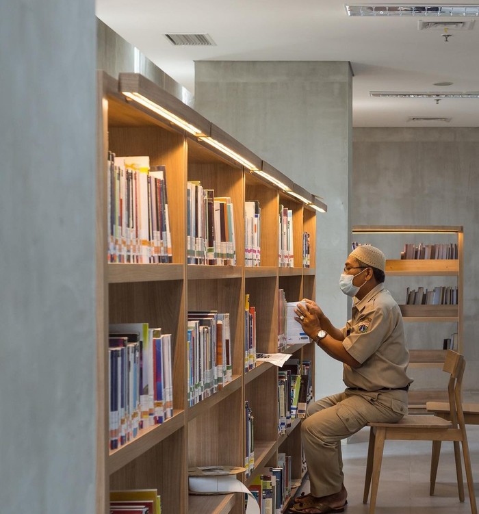 Perpustakaan Jakarta di Kompleks Taman Ismail Marzuki.