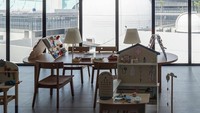 Perpustakaan yang berada di Cikini ini menyediakan banyak ruang eksplorasi di mana pengunjung bisa leluasa membaca. Kamu bisa pilih ingin membaca di Ruang Baca Terbuka, Ruang Baca Privasi, hingga Bilik Bermain Anak. Foto: Instagram perpusjkt