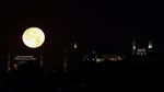 Pesona Bulan Purnama di antara Masjid Biru dan Hagia Sophia