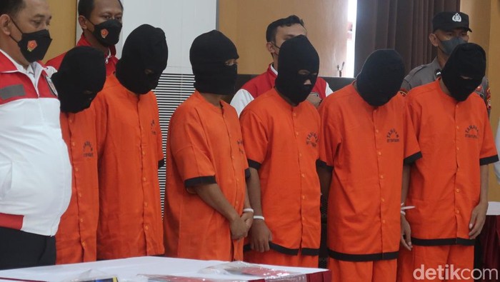 Polda DIY jumpa pers penangkapan tujuh orang terkait kasus predator seksual anak atau pedofilia, Rabu (13/7/2022).