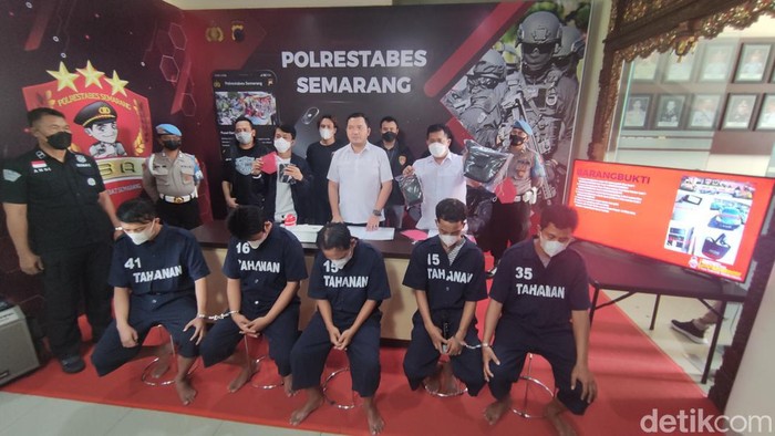 Polrestabes Semarang jumpa pers kasus copet di Stadion Jatidiri, Rabu (13/7/2022).