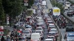Proyek Halte Stasiun Cawang Bikin Jl MT Haryono Makin Macet