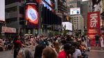 Hasil Jepretan Teleskop James Webb Mejeng di Times Square, New York