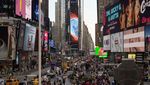 Hasil Jepretan Teleskop James Webb Mejeng di Times Square, New York