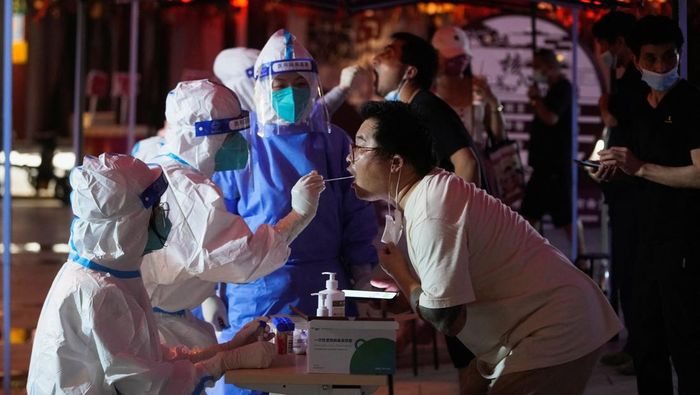 A man gets tested for the coronavirus disease (COVID-19) at a nucleic acid testing site, following the coronavirus disease (COVID-19) outbreak, in Shanghai, China July 12, 2022. REUTERS/Aly Song