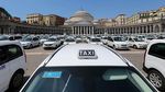 Protes Uber, Ratusan Taksi Penuhi Alun-alun di Italia