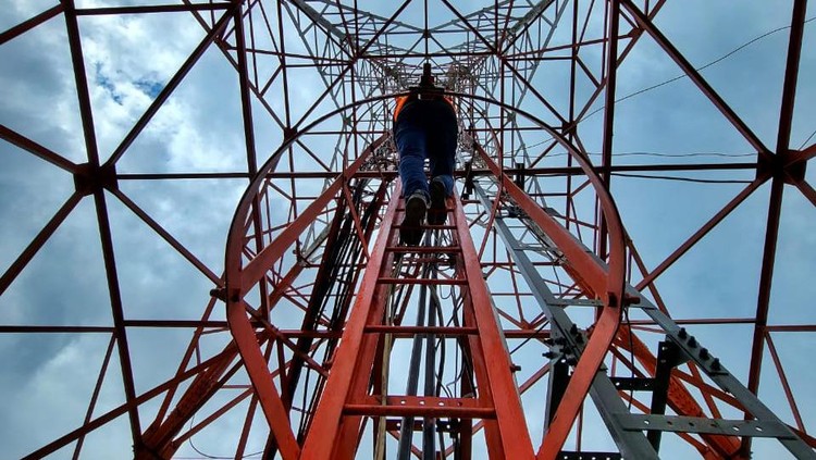 Rek… Sinyal 3G di Jawa TImur Segera Dinonaktifkan Menkominfo Johnny G. Plate, telah memberikan woro-woro dan mengatakan sinyal 3G di beberapa daerah akan segera dimatikan. Termasuk di Jawa Timur.