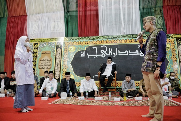 Sandiaga Uno Beri Pelatihan Konten Digital di Ponpes Kalsel