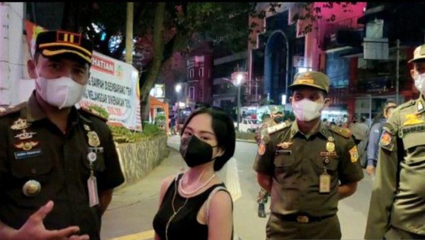 Satpol PP Gandeng Jeje 'SCBD' Sosialisasi Aturan Nongkrong di Dukuh Atas (Antara)