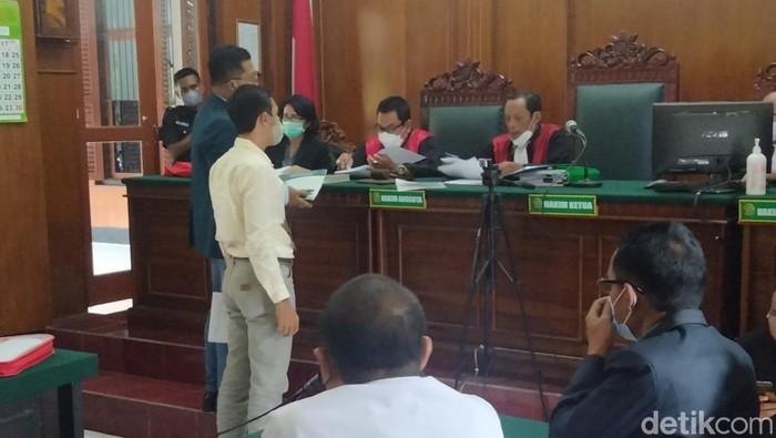 Sidang gugatan nikah beda agama PN Surabaya