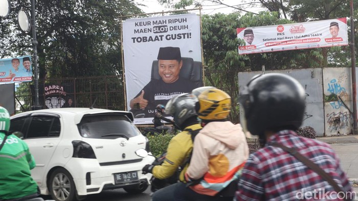 Spanduk Wagub Jabar Uu Ruzhanul Ulum.
