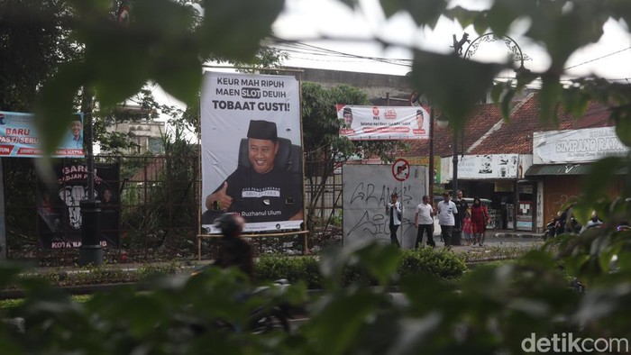 Spanduk Wagub Jabar Uu Ruzhanul Ulum.
