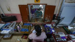 Warga di Sri Lanka didesak agar tidak sakit atau mengalami kecelakaan imbas krisis ekonomi. Banyak rumah sakit kehabisan obat-obatan karena tidak ada lagi impor