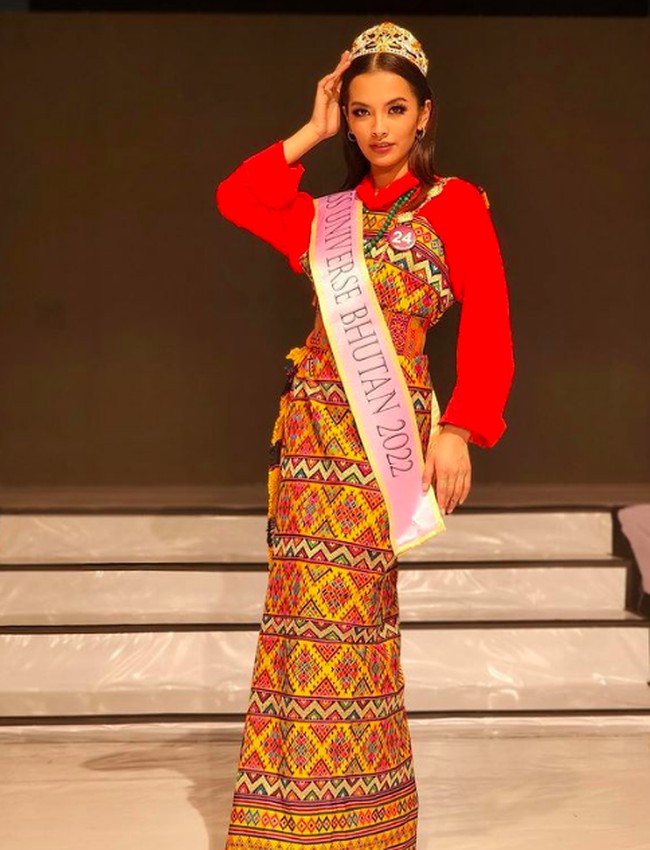 Tashi menjadi gadis pertama Bhutan yang akan mewakili negaranya di ajang Miss Universe 2022. Namun wanita 23 tahun ini masih jadi kontroversi, terutama di negaranya.Foto: dok. Instagram/@tashi_chombal_dorji