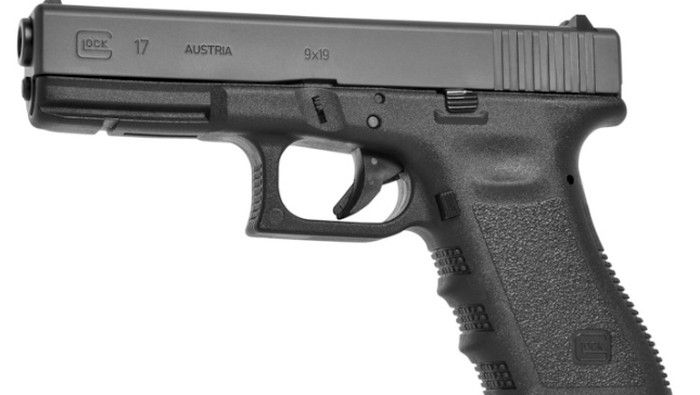 Glock 17 dan HS-9 adalah senjata yang digunakan dalam kasus polisi tembak polisi di rumah Kadiv Propam. Mereka yang terlibat adalah Brigadir J dan Bharada E.