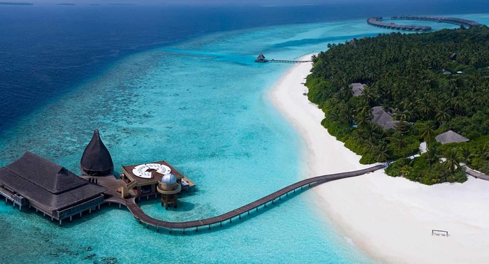 Tentang Maldives, Negara Tujuan Presiden Sri Lanka Melarikan Diri Maldives menjadi negara tujuan presiden Sri Lanka Gotabaya Rajapaksa melarikan diri. Ia pergi ke Maldives bersama istri dan seorang pengawalnya.