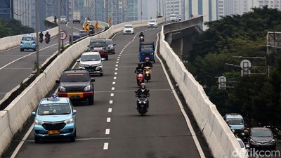 Dan Terjadi Lagi, Pemotor Terobos JLNT Kampung Melayu