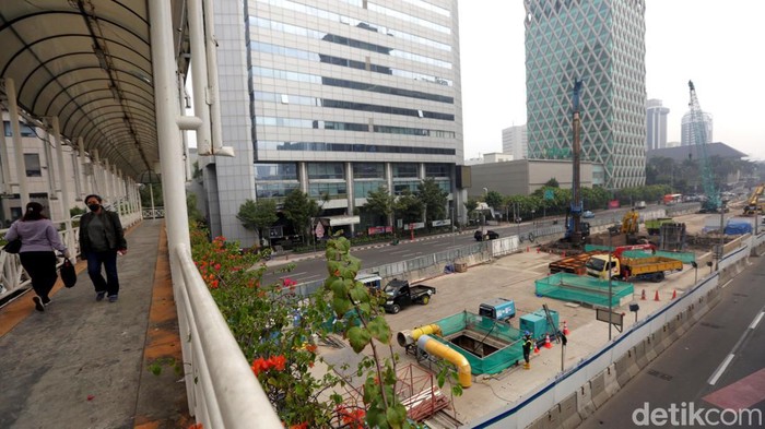 Terus Dikebut, Intip Progres Terkini Pembangunan MRT Jakarta Fase 2A Pembangunan MRT Jakarta fase 2A terus berlangsung. Perkembangan pembangunan CP 201 (Stasiun Thamrin dan Monas) fase 2A MRT Jakarta telah mencapai 40,25 persen.