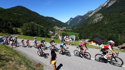 Dipenuhi Tanjakan Panjang Nan Pedas, Magnus Cort Raih Podium Etape 10