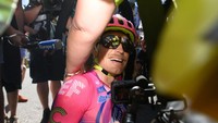 Ekspresi Magnus Cort usai memenangkan etape 10 TDF 2022, Selasa (12/7/2022). Ia mencatat waktu 3 jam 18 menit 50 detik untuk rute sepanjang 148,1 km. (Getty Images/Alex Broadway)