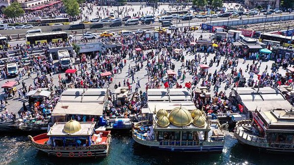 Libur panjang dimanfaatkan warga untuk berlibur ke sejumlah tempat wisata di Turki.  