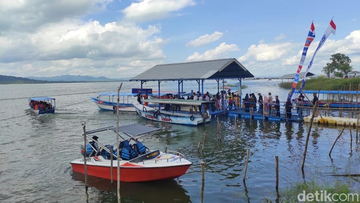 Waduk Gajah Mungkur, Wonogiri.