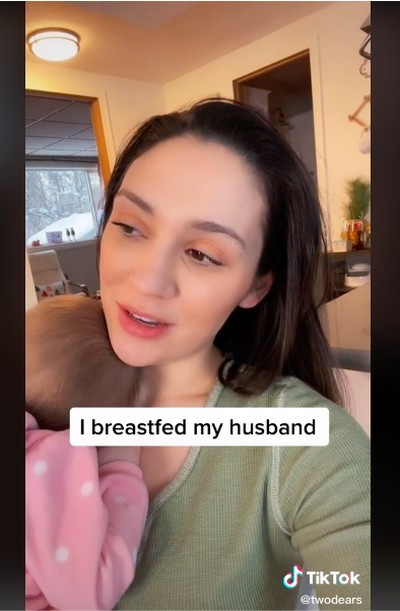 Wanita menyusui suami Wanita menyusui suami