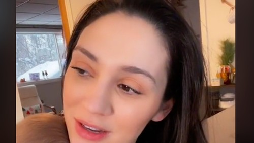 Wanita menyusui suami